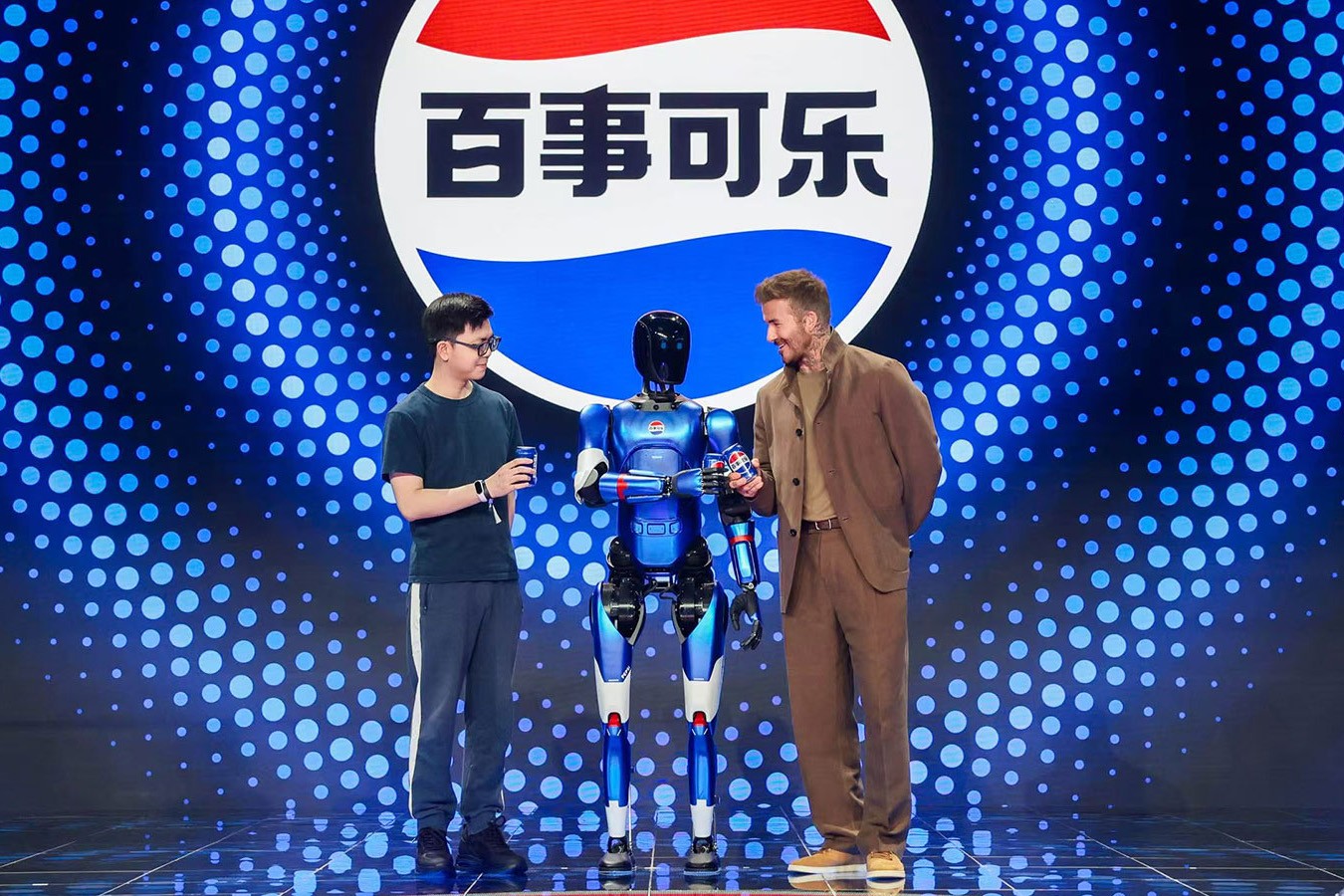 15vip太阳机器人携手百事中国共创“百事蓝宝” 共燃渴望新章